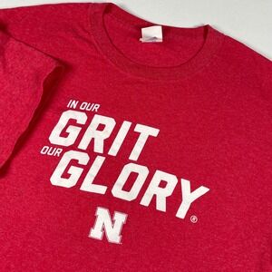 Nebraska Cornhuskers Grit Glory‎ Red T-Shirt Mens Large NCAA Football